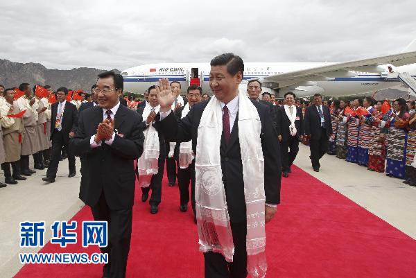 習(xí)近平率中央代表團(tuán)飛抵拉薩 出席西藏和平解放60周年慶?；顒?dòng)
