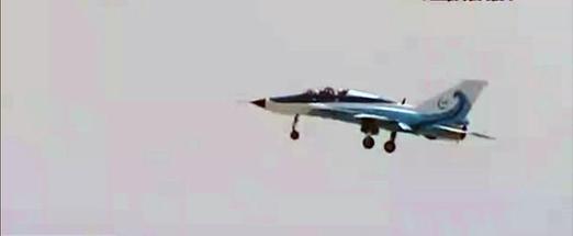 中國(guó)海軍型殲教9高教機(jī)模擬航母起降訓(xùn)練
