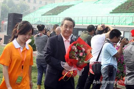 對外經(jīng)濟貿(mào)易大學慶祝建校六十周年(組圖)