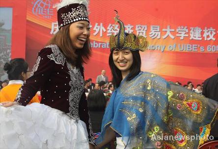 對(duì)外經(jīng)濟(jì)貿(mào)易大學(xué)慶祝建校六十周年(組圖)