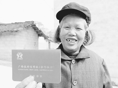 人社部副部長(zhǎng):社保如何更給力 讓幸福的感覺(jué)更多些
