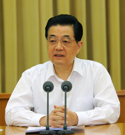 新華社評論員:高舉偉大旗幟 共同團結(jié)奮斗--學習貫徹胡錦濤總書記