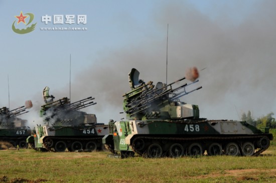 超震撼!國產(chǎn)高炮擊毀低空來襲目標(biāo)瞬間