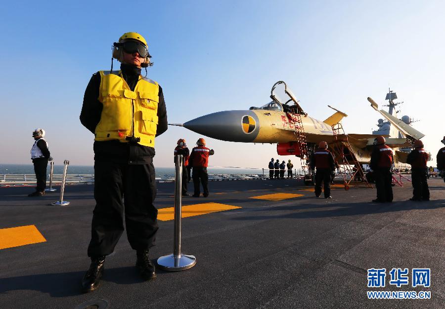 殲-15戰(zhàn)機揭開神秘面紗：兇猛強悍的空中“飛鯊”