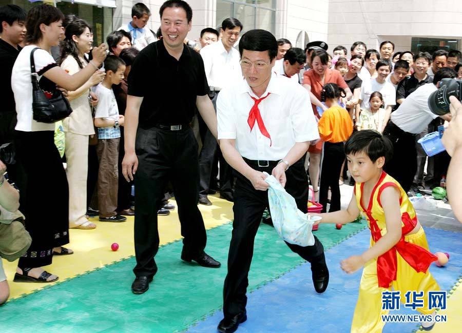 “為民、務(wù)實(shí)、清廉”——記中共中央政治局常委張高麗