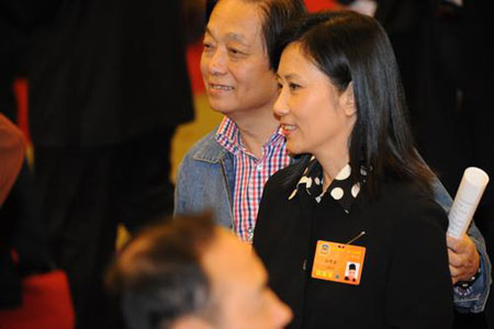 明星蜂擁穿官衣 星爺變委員艷星進政協(xié)