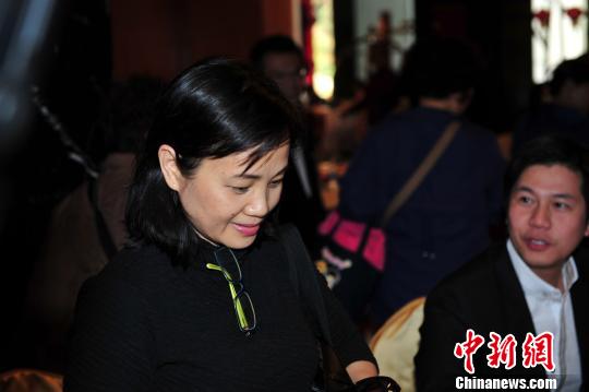 明星蜂擁穿官衣 星爺變委員艷星進(jìn)政協(xié)