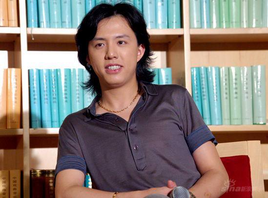 明星蜂擁穿官衣 星爺變委員艷星進(jìn)政協(xié)