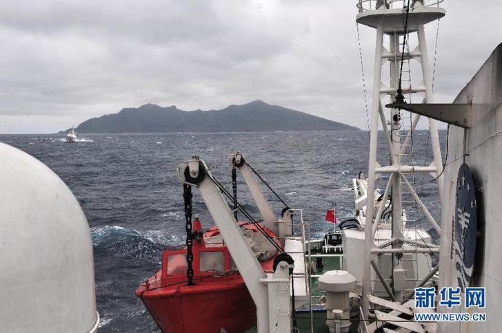 中國記者進(jìn)釣魚島3海里海域拍攝島嶼全貌（組圖）
