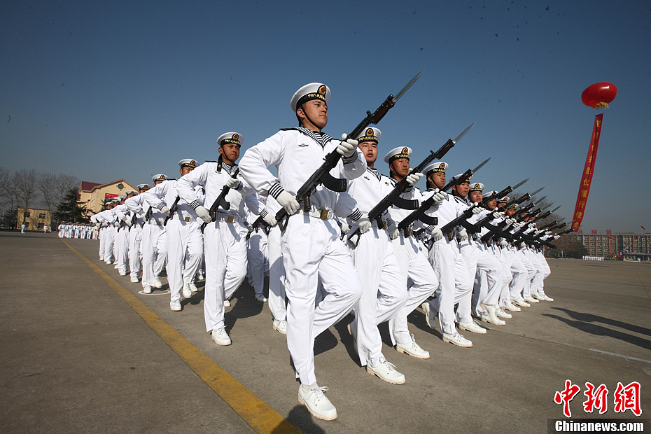 中國(guó)海軍北海艦隊(duì)新兵威武亮相（組圖）