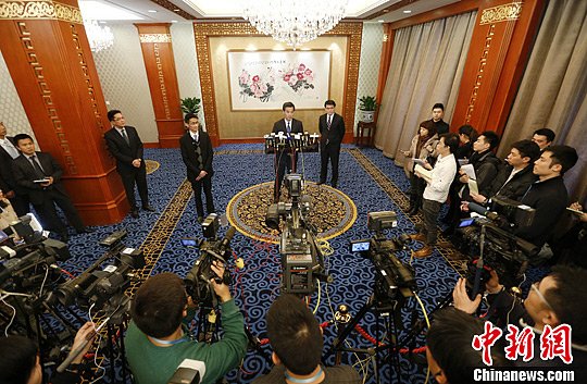 梁振英稱港奶粉市場已恢復(fù)正常 望內(nèi)地民眾理解