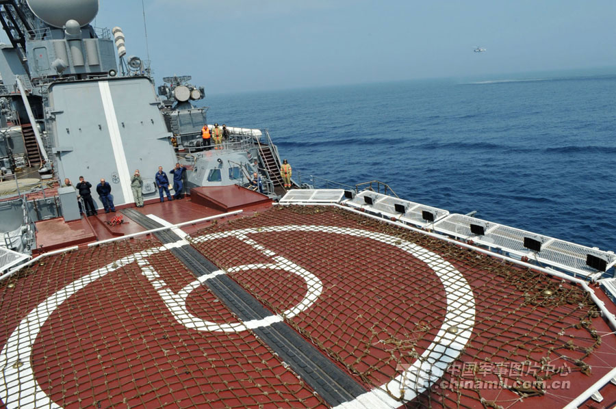 中俄聯(lián)合軍演 我軍直-9與俄巡洋艦并肩反潛