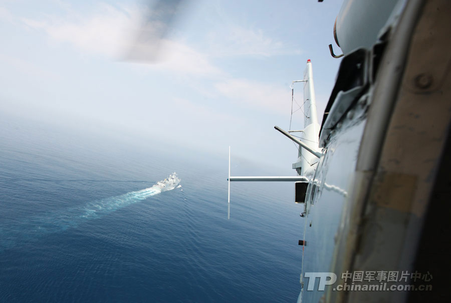 中俄聯(lián)合軍演 我軍直-9與俄巡洋艦并肩反潛