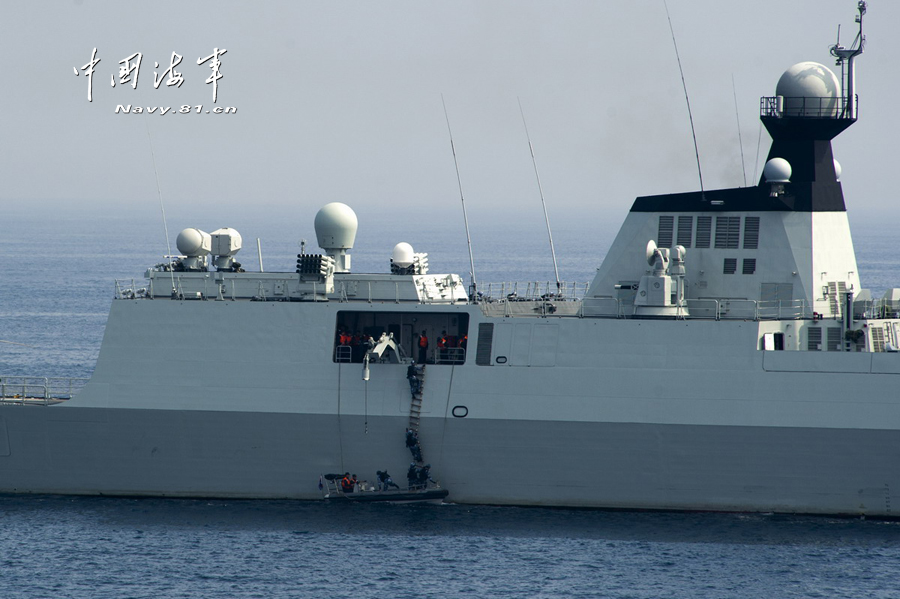 中俄聯(lián)合軍演 我軍直-9與俄巡洋艦并肩反潛