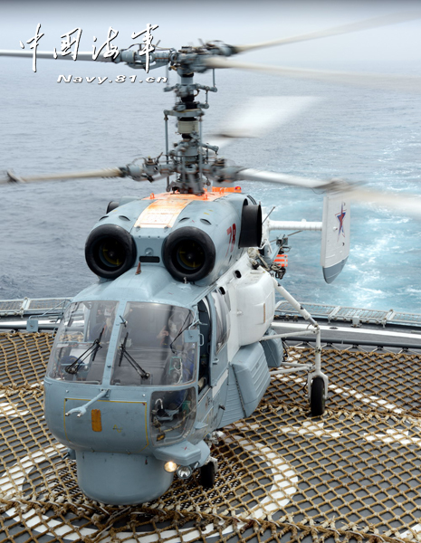 中俄聯(lián)合軍演 我軍直-9與俄巡洋艦并肩反潛