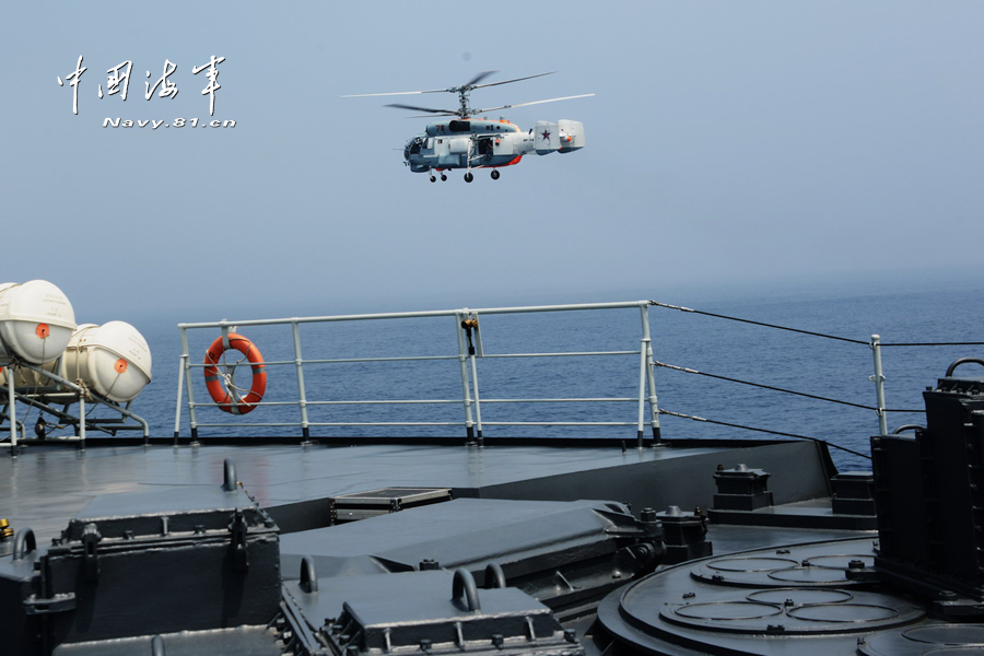 中俄聯(lián)合軍演 我軍直-9與俄巡洋艦并肩反潛