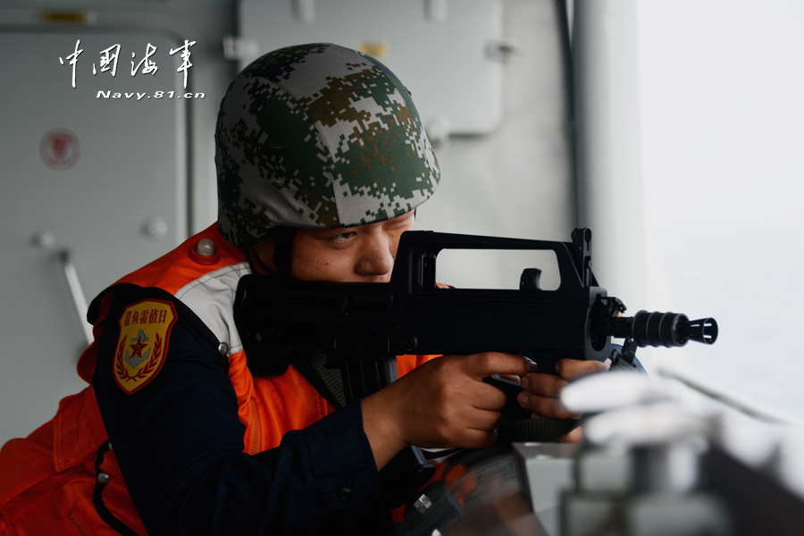中俄聯(lián)合軍演 我軍直-9與俄巡洋艦并肩反潛