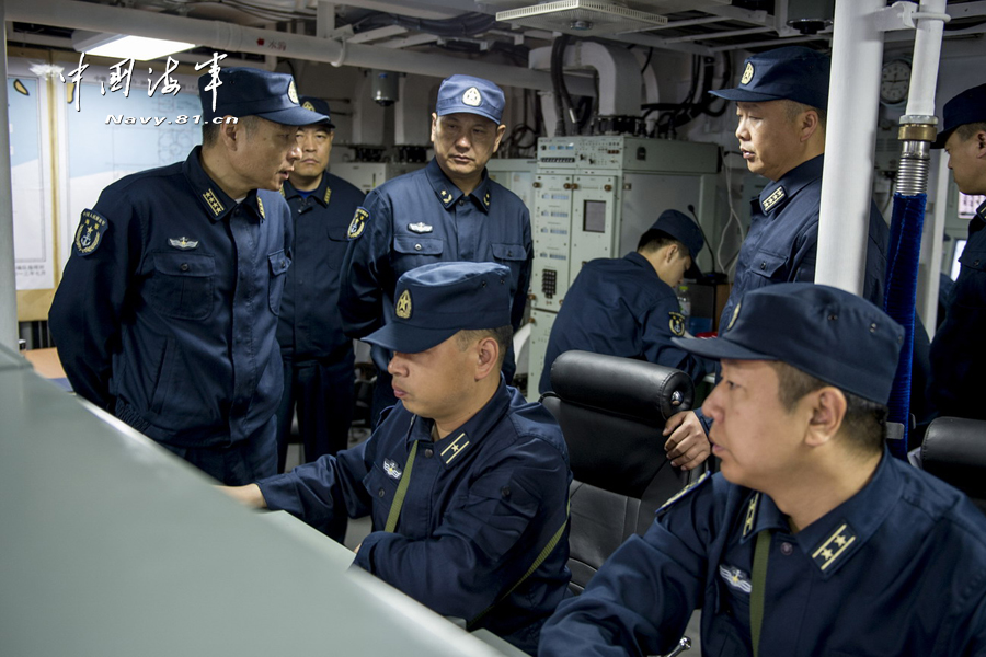 中俄聯(lián)合軍演 我軍直-9與俄巡洋艦并肩反潛