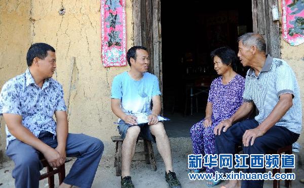 “這個(gè)小伙子很實(shí)在，我們相信他。”——記大學(xué)生“村官”邢鐳