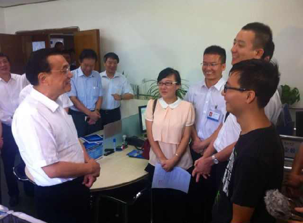 李克強：鼓勵、引導大學生西部地區(qū)就業(yè)、創(chuàng)業(yè)