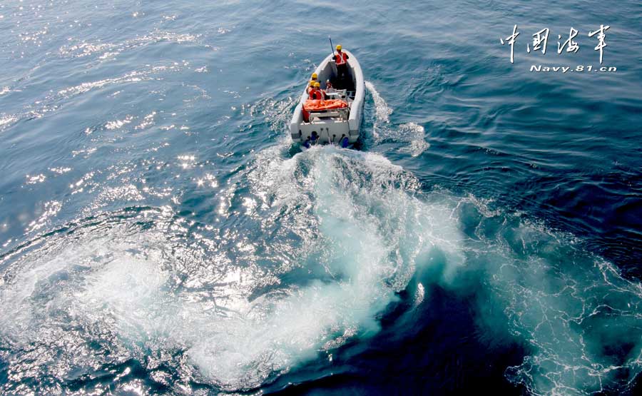 高清：中國(guó)海軍亮劍南海 各式武器開(kāi)火猛攻