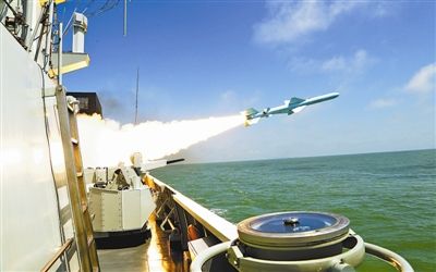中國(guó)海軍新入列“蚌埠”艦首次實(shí)射導(dǎo)彈命中目標(biāo)