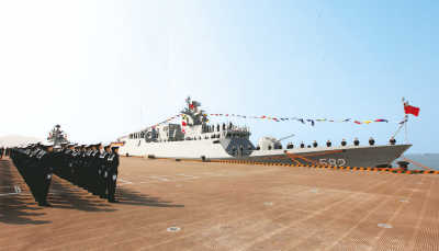 中國(guó)海軍新入列“蚌埠”艦首次實(shí)射導(dǎo)彈命中目標(biāo)
