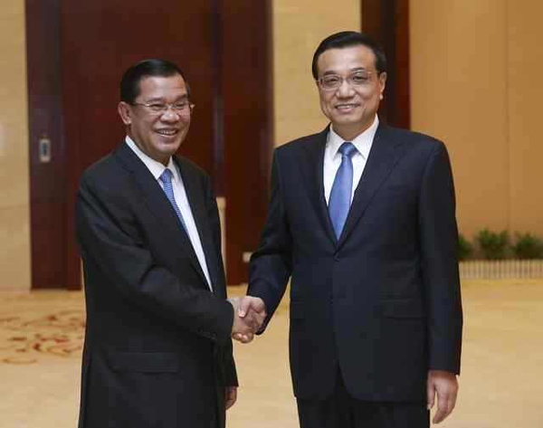 李克強：支持洪森繼續(xù)領(lǐng)導(dǎo)柬走符合本國國情的發(fā)展道路