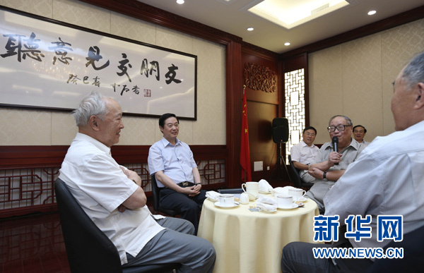 劉奇葆強(qiáng)調(diào)：把專家學(xué)者請進(jìn)門 聽取意見交朋友
