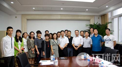 網(wǎng)民代表：社會(huì)各界應(yīng)聯(lián)手出擊 共同打擊網(wǎng)絡(luò)謠言