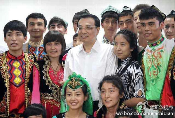 李克強：教師是知識的導(dǎo)師，生活的父母