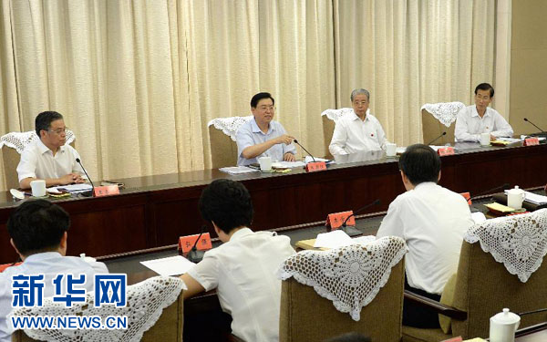 中共中央政治局常委到第一批黨的群眾路線教育實(shí)踐活動(dòng)聯(lián)系點(diǎn)出席指導(dǎo)專題民主生活會(huì)