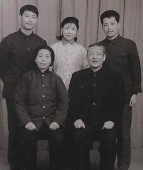 習(xí)仲勛家風(fēng)嚴(yán)到“不近人情”：教女兒“夾著尾巴做人”