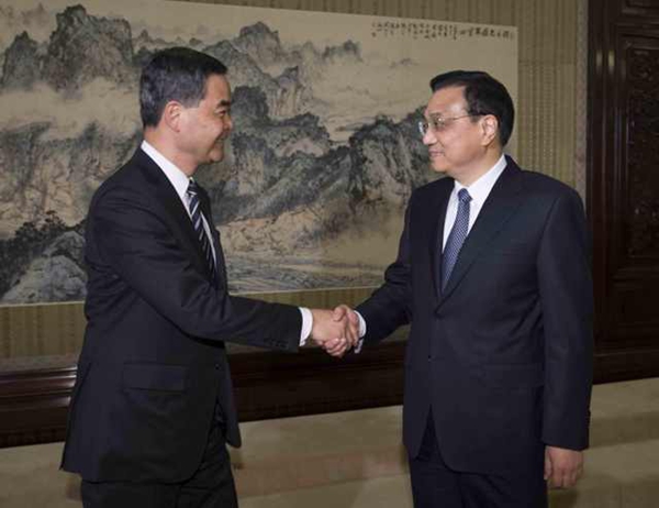 李克強會見香港特區(qū)行政長官梁振英