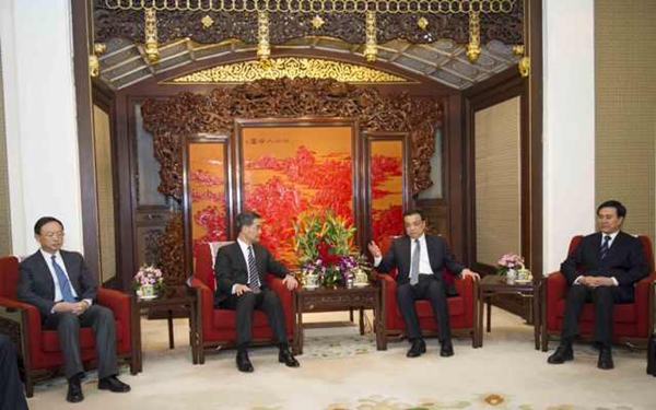 李克強會見香港特區(qū)行政長官梁振英