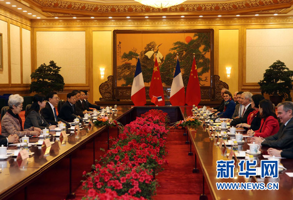 張德江與法國國民議會議長巴爾托洛內(nèi)舉行會談