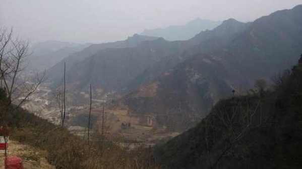 李克強赴秦巴山區(qū)看望特困群眾