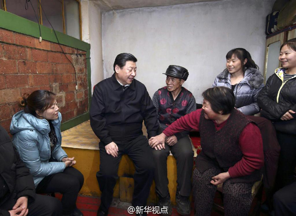 習(xí)近平赴邊陲考察棚戶區(qū)改造：希望日子越過越好
