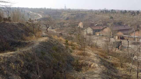 李克強(qiáng)考察赤峰棚戶區(qū)：一定讓你們住上新房