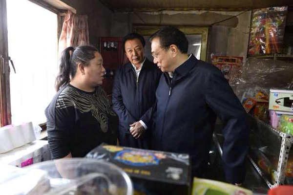 李克強考察赤峰棚戶區(qū)：一定讓你們住上新房