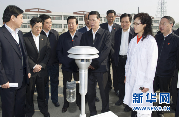 張高麗:堅持穩(wěn)中求進改革創(chuàng)新 促進經(jīng)濟持續(xù)健康發(fā)展