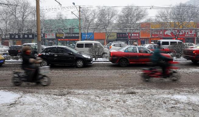 太原積雪路難行
