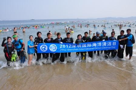 深圳國際海洋清潔日 2000余志愿者清潔海灘
