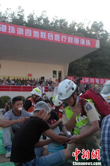 深港珠澳首次聯(lián)合舉行醫(yī)療救援演練 直升機(jī)參與