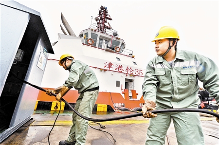 輪船?？坑冒峨?一艘船減排量等同于50萬(wàn)輛汽車