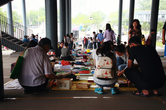 南開大學(xué)畢業(yè)跳蚤市場八里臺、津南兩校區(qū)同時進行