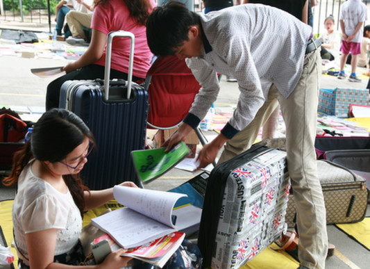 南開大學(xué)畢業(yè)跳蚤市場八里臺、津南兩校區(qū)同時進行