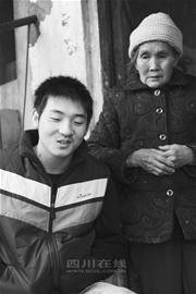 北川“夾縫男孩”：做過3次截肢手術(shù)仍打籃球