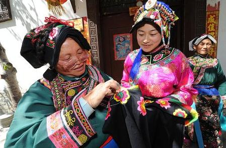 四川理縣：震后羌繡保護(hù)見(jiàn)成效