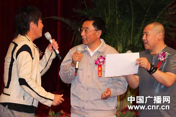 電影《郭明義》主題歌首發(fā)儀式舉行 孫楠現(xiàn)場演繹